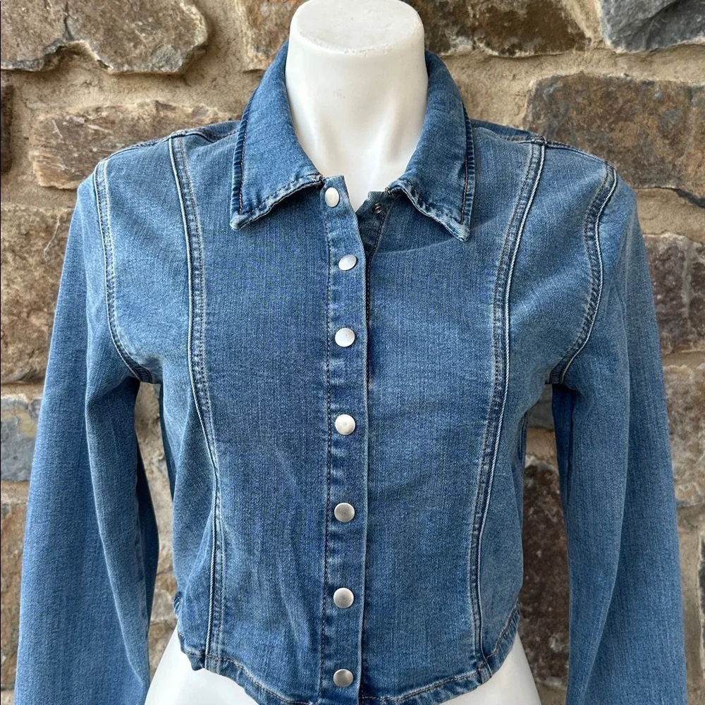 Reformation The Isa Light Blue Wash Denim Button Down Shirt Jacket Size 6 - Picture 3 of 8